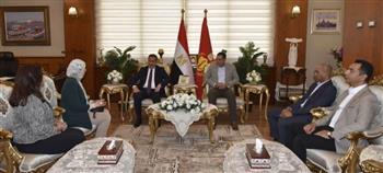 محافظ بورسعيد يستقبل وفد من وزارة الخارجية لبحث التعاون المشترك 
