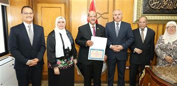   جامعة قناة السويس تكرم الفائزين بجائزة الموظف المثالي 2026