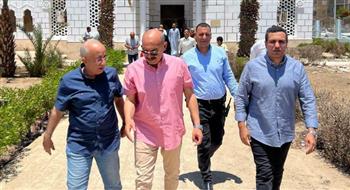   محافظ السويس يؤدي صلاة الجمعة بمسجد المعهد الديني بالملاحة