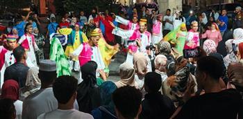 كورال الأطفال وقادرون باختلاف يتألقان في شارع الفن بأسوان