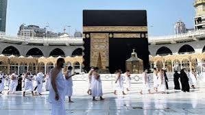 هل الحج والعمرة يسقطان الصلاة الفائتة؟