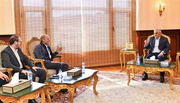 وزير الدولة للإنتاج الحربي يبحث سبل تعزيز الشراكة الإستراتيجية مع "إس سي جونسون" الأمريكية