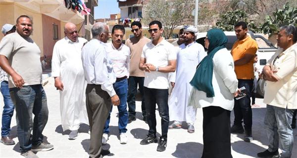 نائب محافظ مطروح يتابع ميدانيًا مشروعات تطوير البنية التحتية بعدة مناطق بمدينة مرسى مطروح