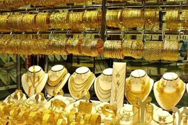 أسعار الذهب تنخفض.. فرصة للشراء؟