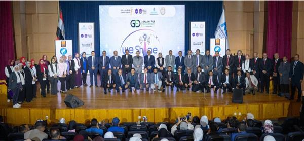 المصرية للاتصالات تكرم أصحاب المشروعات المتميزة بمدارس WE