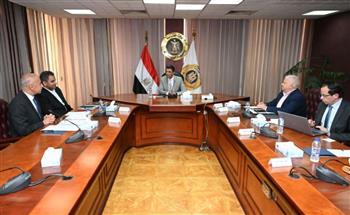 وزير الصناعة يبحث مع أونا إلكتريك تطوير مكونات الصناعات الكهربائية