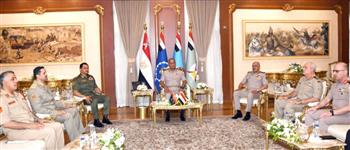 وزير الدفاع يلتقى نائب القائد العام للجيش الوطنى الليبى 