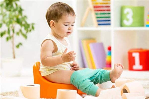 خطورة الإمساك عند الأطفال.. “المرض الصامت” الذي قد يسبب أعراضًا مضللة وتشخيصات خاطئة