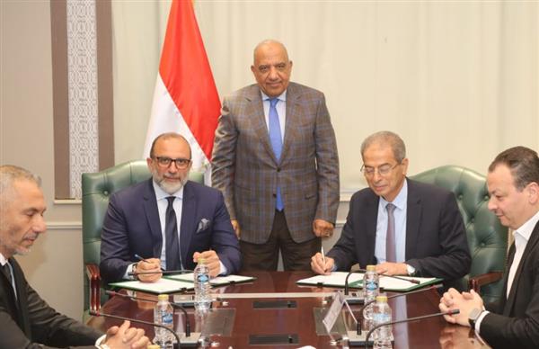 وزير الكهرباء يشهد مراسم توقيع بروتوكول تعاون بين القابضة للكهرباء واتصالات مصر