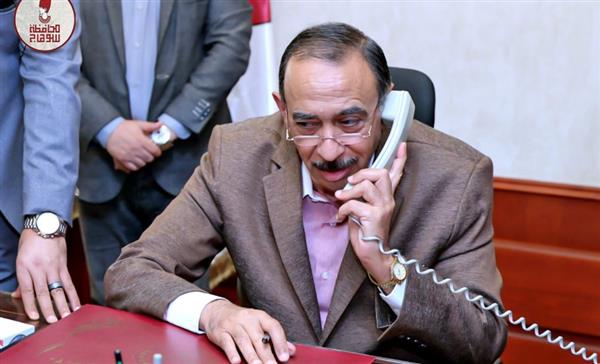 محافظ سوهاج يهنئ الأول على مستوى الشهادة الإعدادية هاتفيًا ويشيد بتفوقه