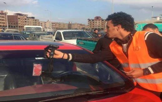 تحرير 854 مخالفة تركيب الملصق الإلكتروني ورفع 24 سيارة متهالكة خلال 24 ساعة
