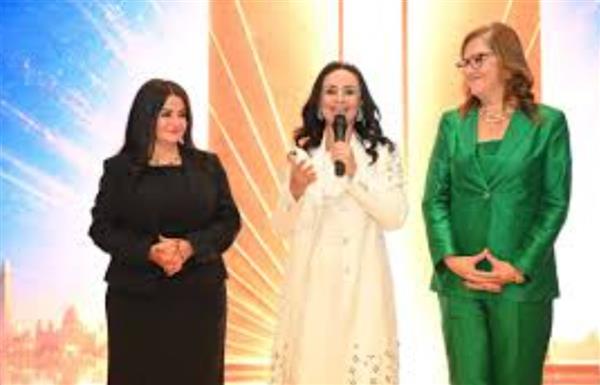 وزيرة التضامن تشهد فعالية "قمة مصر للأفضل".. وتتقلد جائزة "الإنجاز مدى الحياة"