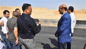   محافظ أسيوط يتفقد موقعًا مقترحًا لإنشاء مأوى للكلاب الضالة 