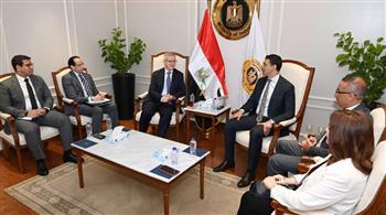   وزير الصناعة يبحث مع سفير أيرلندا فرص تعزيز التعاون الصناعي بين البلدين