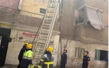   قبل وصول الحماية المدنية.. صاحب محل ينقذ قطة محتجزة بشبرا