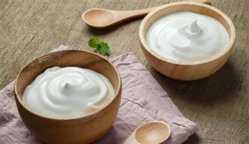 هل إضافة الزبادي إلى اللبن تقلل مشكلات الهضم؟