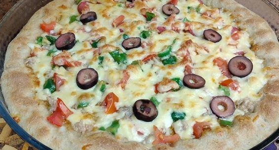 طريقة عمل بيتزا بدقيق الحبة الكاملة