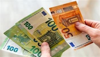 سعر اليورو بمنتصف تعاملات اليوم