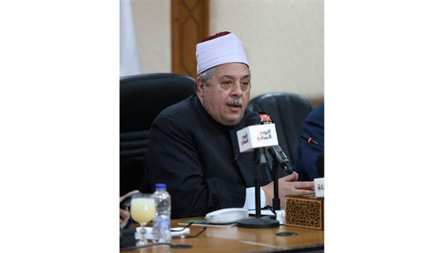 الشيخ أيمن عبد الغني يجيب عن أسئلة الصحفيين بشأن امتحانات الثانوية الأزهرية