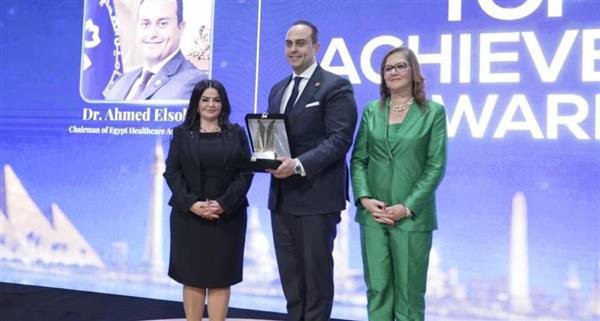 "قمة مصر للأفضل" تكرّم الدكتور أحمد السبكي