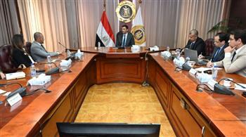 وزير الصناعة يبحث مع شركة "بل مصر" مشروعاتها الحالية وخططها المستقبلية