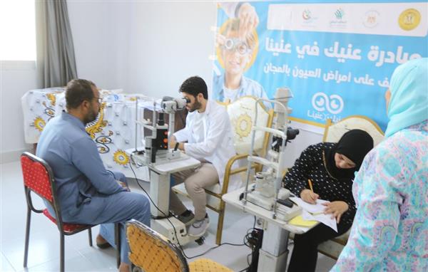 صناع الخير تشارك في قافلة طبية ضمن مبادرة "إيد واحدة" بالسويس وتوزع نظارات وأدوية