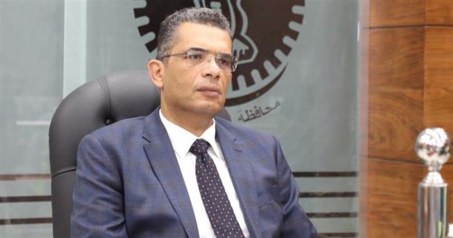 محافظ البحر الأحمر يتفقد مركز سيطرة الطوارئ