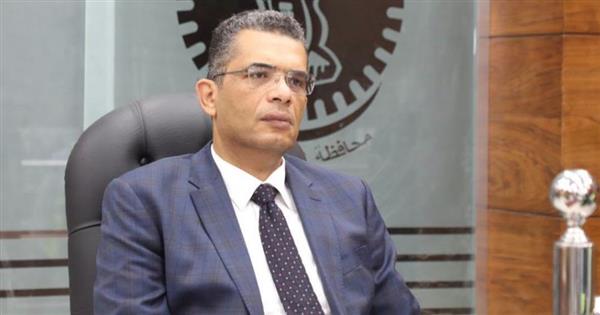 محافظ البحر الأحمر يتفقد مركز سيطرة الطوارئ