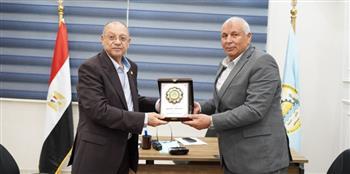 محافظ مطروح يشارك في محاكاة لإدارة الأزمات والطوارئ من خلال  الفيديو كونفرنس