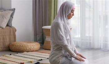   أمين الفتوى يوضح حكم صلاة المرأة بالبنطلون وشروط صحة الزي الشرعي