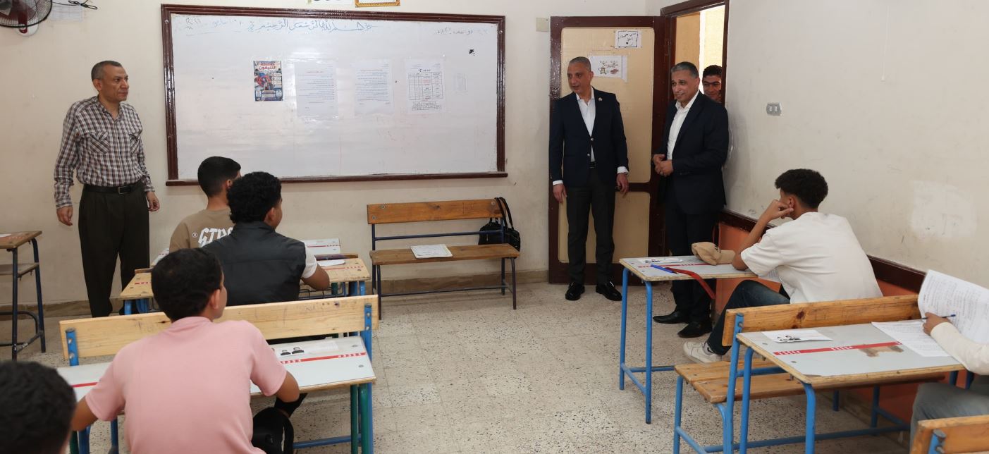 محافظ الجيزة يتفقد لجان امتحانات الشهادة الإعدادية بأبو النمرس