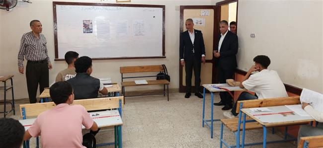 محافظ الجيزة يتفقد لجان امتحانات الشهادة الإعدادية بأبو النمرس 