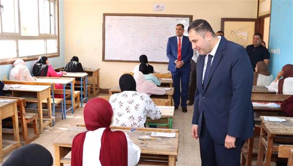 محافظ دمياط يتفقد لجان امتحانات الشهادة الإعدادية