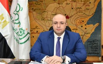   محافظ الفيوم يحيل عدداً من مسئولي تراخيص البناء والزراعة والغاز والمواقف للنيابة