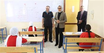   محافظ الوادي الجديد تتابع انطلاق امتحانات الإعدادية لـ5568 طالبًا