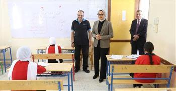 محافظ الوادي الجديد تتابع انطلاق امتحانات الإعدادية لـ5568 طالبًا