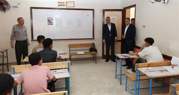 محافظ الجيزة يتفقد لجان امتحانات الشهادة الإعدادية فى أبو النمرس
