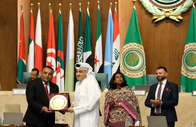 تكريم السفير المالكي خلال الملتقى التحضيري لمنتدى الابتكار والاستثمار العربي
