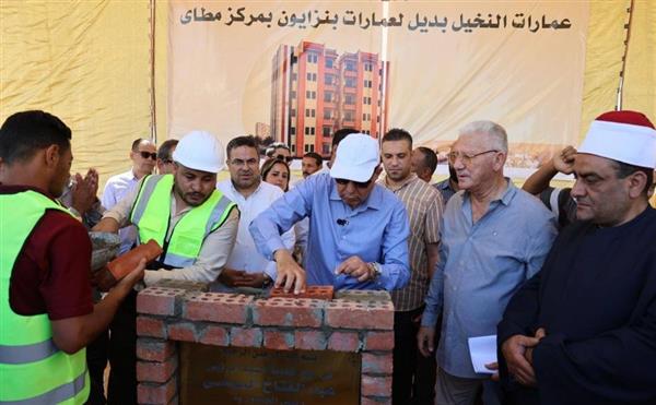 محافظ المنيا يضع حجر أساس مشروع «عمارات النخيل» بمطاي