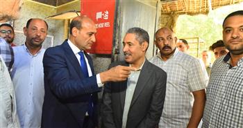   محافظ أسيوط يضبط مخالفات بالمخابز ومحطات الوقود في جولة مفاجئة