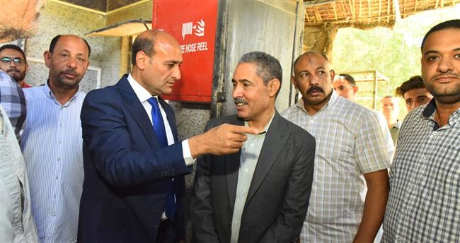 محافظ أسيوط يضبط مخالفات بالمخابز ومحطات الوقود في جولة مفاجئة