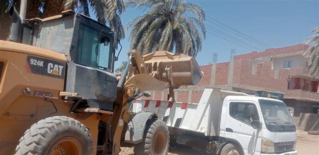 محافظ أسيوط: مواصلة رفع المخلفات والقمامة خلال حملات نظافة بمركز أبنوب