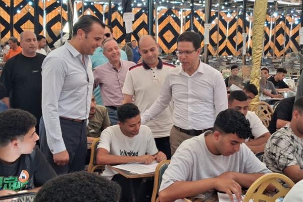 رئيس جامعة بنها يتفقد سير الامتحانات بكلية علوم الرياضة