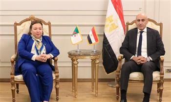 وزير التعليم يلتقي نظيرته الجزائرية لبحث التعاون المهني