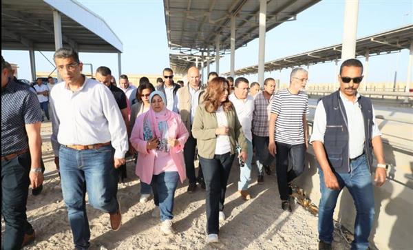 وزيرة التنمية المحلية والبيئة ومحافظ البحر الأحمر يتفقدان المجزر الآلي الجديد بالغردقة