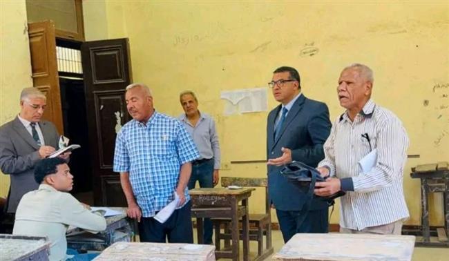 محافظ قنا يحيل 4 ملاحظين ومراقب للتحقيق داخل لجنة امتحانات الدبلومات الفنية
