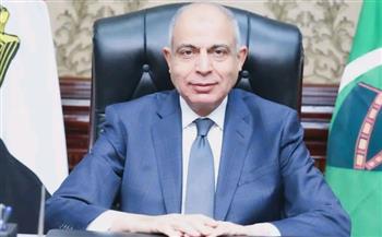 محافظ المنيا يهنئ مدير مكتبة مصر العامة لحصوله على جائزة أفضل الأبحاث العلمية
