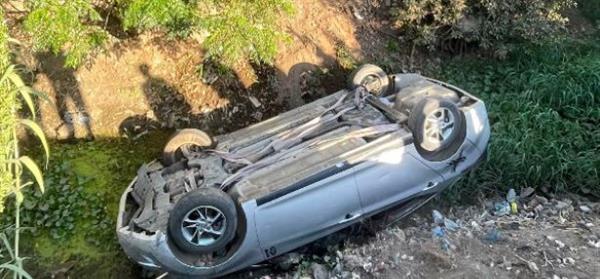 إنقاذ 3 أشخاص بعد انقلاب سيارة ملاكي في المنوفية