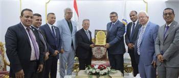  محافظ قنا يستقبل النقيب العام لأطباء مصر ويؤكد تعزيز التعاون لدعم القطاع الطبي 