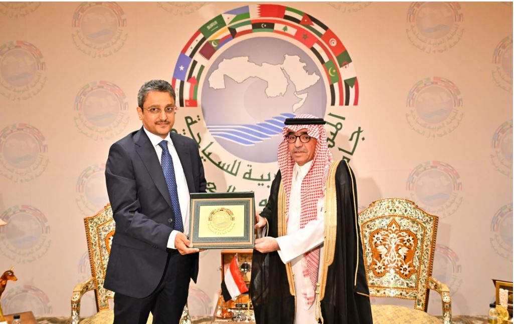 وزير الثقافة اليمني يبحث التعاون المشترك مع رئيس المنظمة العربية للسياحة
